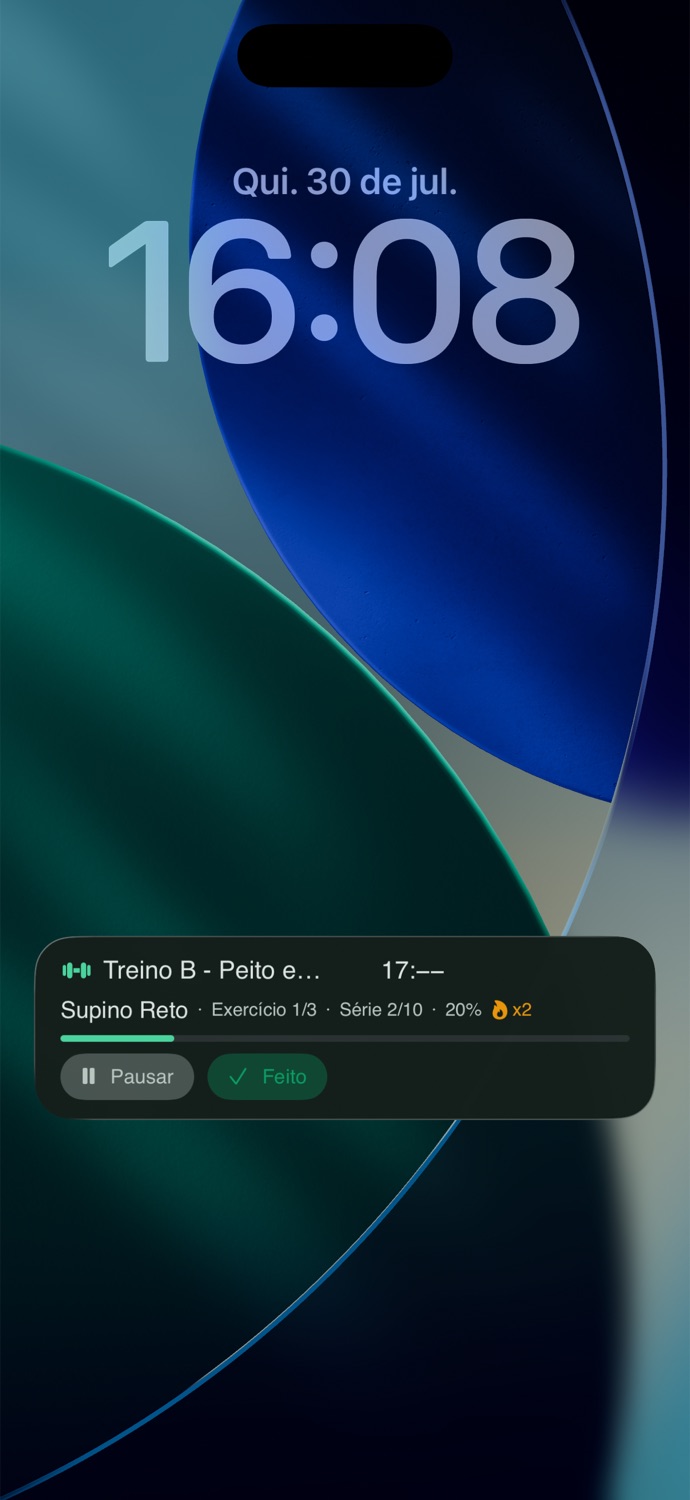 Treino em andamento na tela de bloqueio do iPhone, com série, progresso e os botões Pausar e Feito