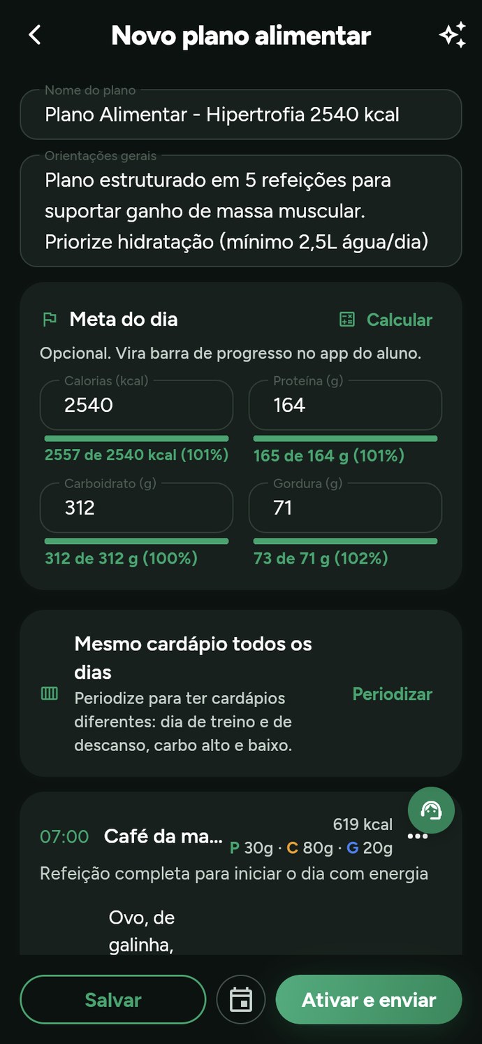 Cardápio gerado por inteligência artificial no editor do Trainer Connect, com as metas de calorias, proteína, carboidrato e gordura batidas