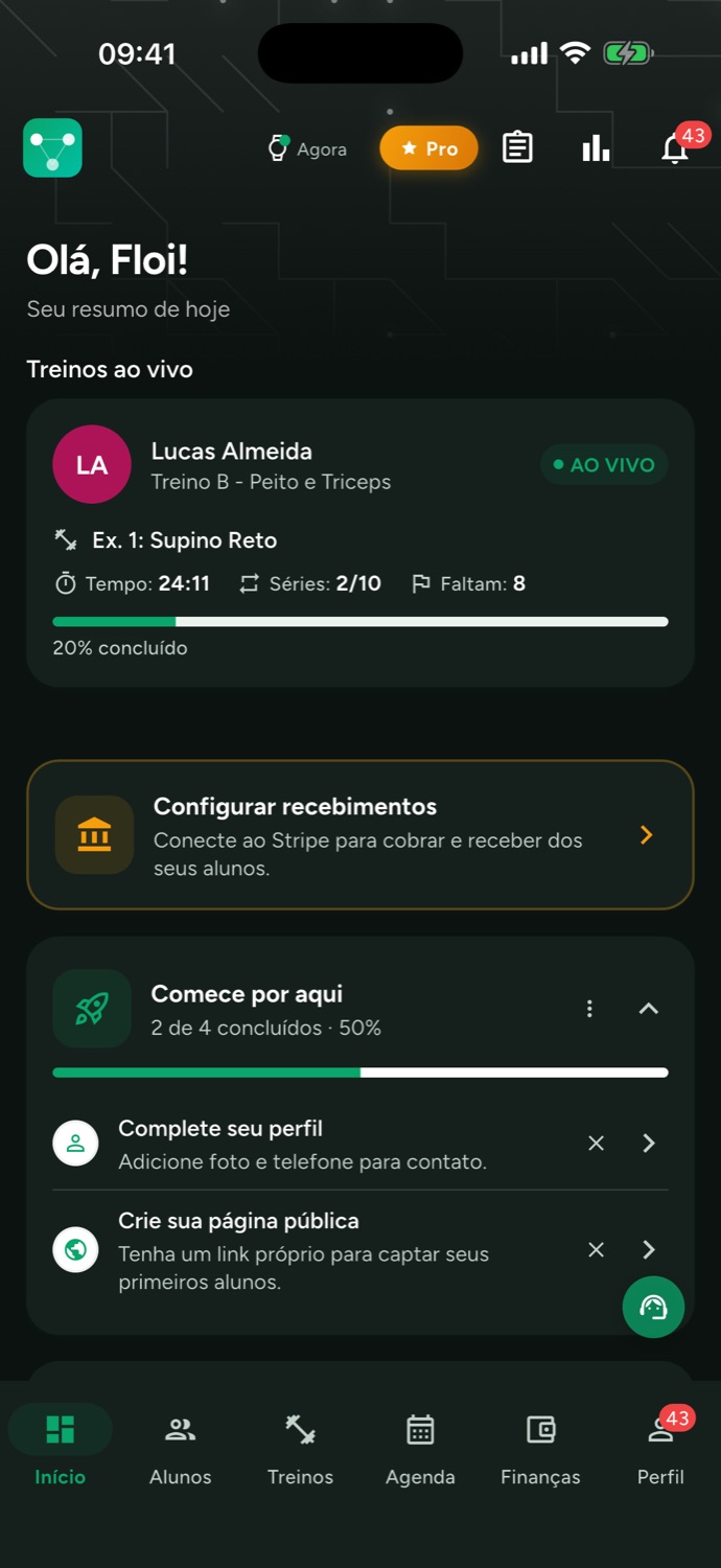 Dashboard do personal com o card Treinos ao vivo: Lucas Almeida em Treino B - Peito e Tríceps, marcado como ao vivo, 24 minutos de treino, 2 de 10 séries e 20% concluído