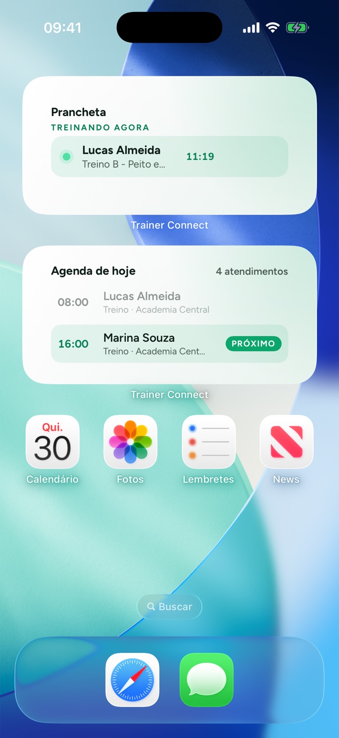 Widgets do personal na tela de início do iPhone: prancheta com aluno treinando agora e agenda do dia